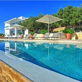 5 bedroom luxury villa with infinity pool, sea views and tennis court near Chania, sleeps 10